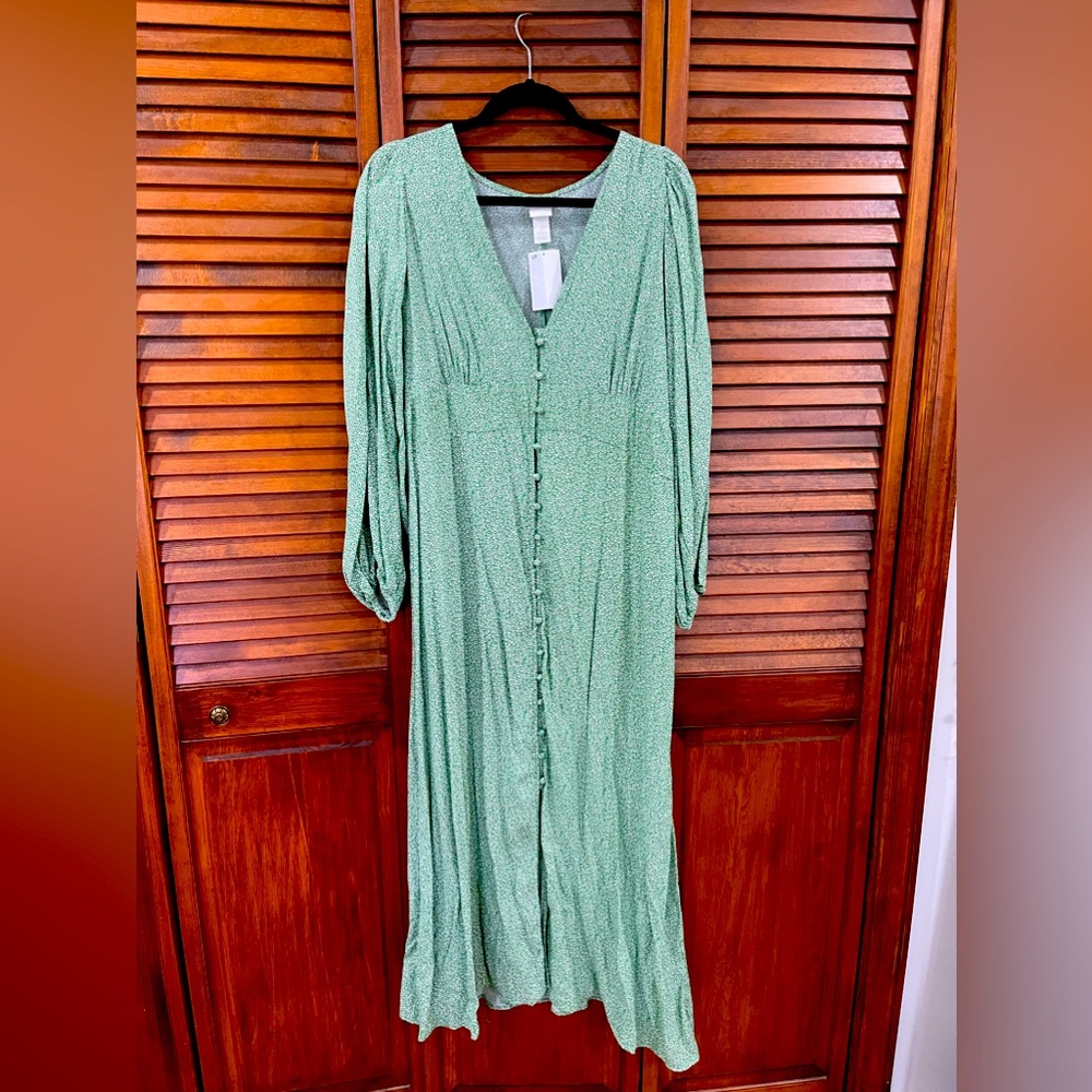 H&M long sleeve long green dress floral print